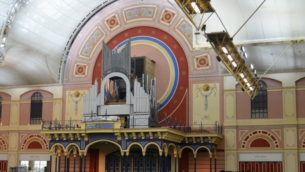 O Alexandra Palace, localizado no norte de Londres, conhecido também como o Palácio do Povo, foi inaugurado em maio de 1873 com o objetivo de ser um centro público de recreação, educação e entretenimento - BBC
