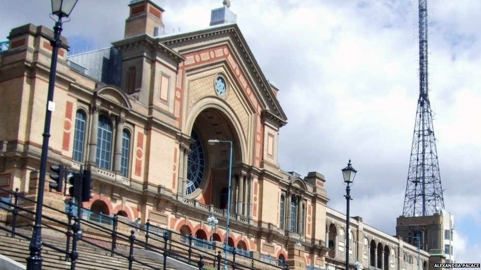 O Alexandra Palace, localizado no norte de Londres, conhecido também como o Palácio do Povo, foi inaugurado em maio de 1873 com o objetivo de ser um centro público de recreação, educação e entretenimento - Alexandre Palace