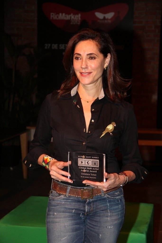 30.set.2013 - A atriz Christiane Torloni foi homenageada com o Global Shift Awards no Festival do Rio