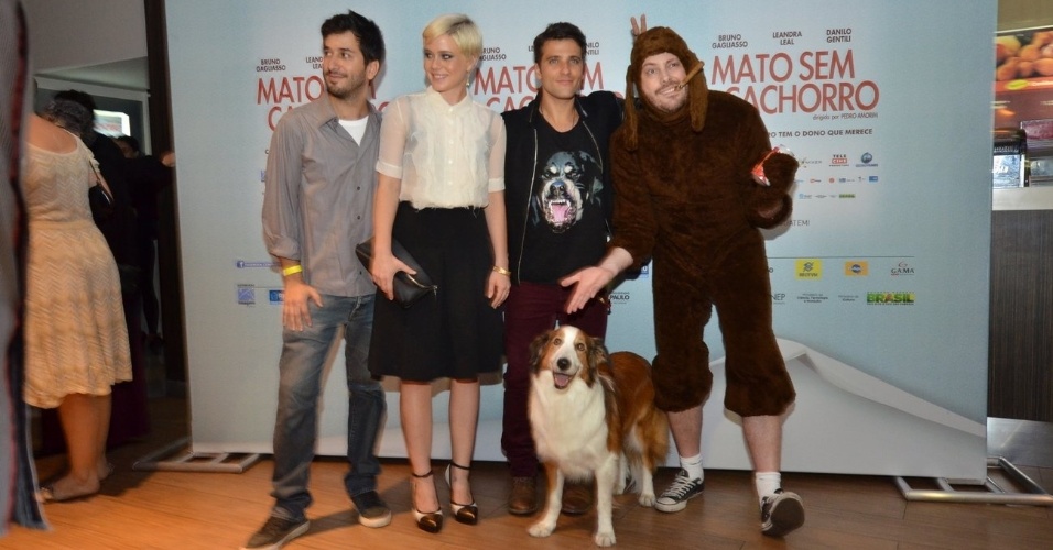 30.set.2013 - Elenco de "Mato Sem Cachorro" na exibição do filme durante o Festival do Rio 2013 no Cinépolis Lagoon, na Lagoa