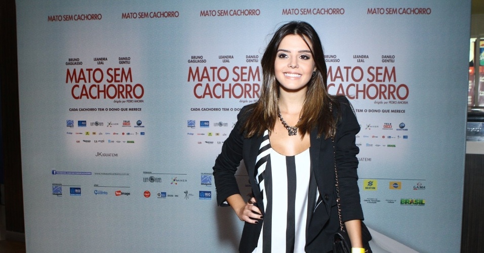 30.set.2013 - Giovanna Lancellotti prestigiou a exibição da comédia "Mato Sem Cachorro" em um cinema da zona sul do Rio