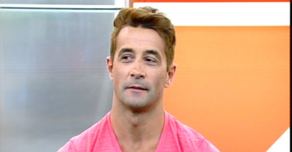 30.set.2013 - Marcos Oliver, terceiro colocado em "A Fazenda 6", fala sobre o reality show no "Hoje em Dia"