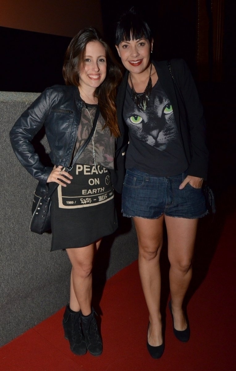 29.set.2013 - Fabíula Nascimento (à dir.) vai à exibição de "Graça", de Anna Clara Peltier - AgNews