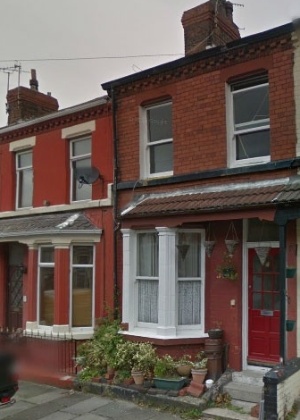 Casa em Liverpool que John Lennon viveu desde o nascimento até os 5 anos - Reprodução/Google Street View