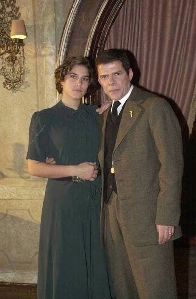 2002- Na novela "Esperança", Martino vive um romance com Maria (Priscila Fantin). Na trama, eles se casam mesmo ela estando grávida de outro homem, Tony, interpretado por Reynaldo Gianecchini
