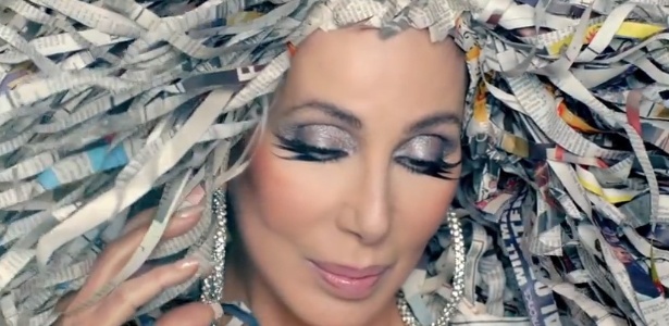 Cena do clipe "Woman"s World", de Cher - Reprodução