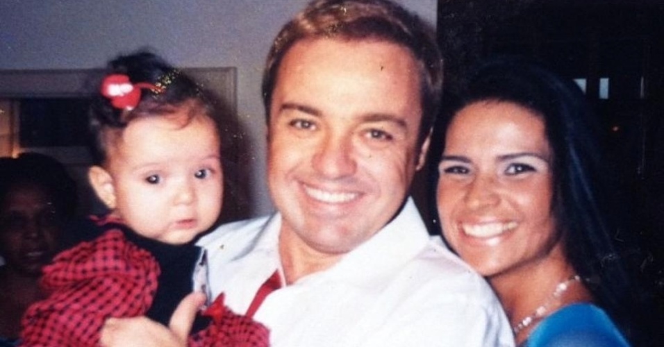 2001 - O registro de uma das visitas que Gugu Liberato fez para a pequena Stephanie, filha de Solange Gomes com o pagodeiro Waguinho