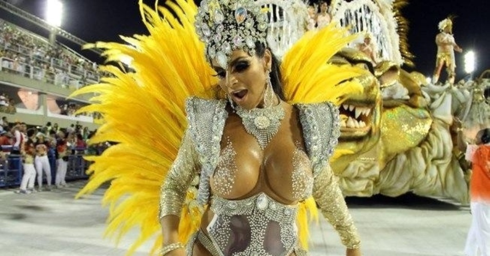 Apesar de querer aposentar sua imagem de mulher sensual, Solange Gomes não abrirá mão do carnaval. A morena é figurinha carimbada na avenida