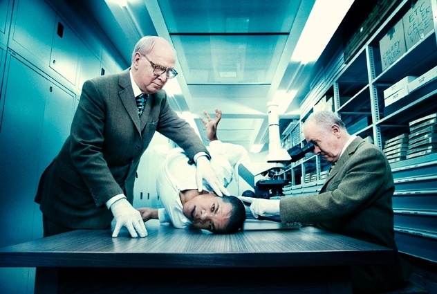 O dançarino brasileiro Jean Abreu,  em imagem de divulgação do espetáculo "Blood", que criou especialmente a pedido da Royal Opera House, uma das principais casas de espetáculos de Londres - Paul Scala