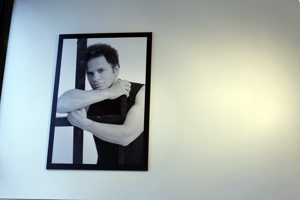 05.out.2013 - Foto do artista plástico Romero Britto na galeria Britto, na Rua Oscar Freire, em São Paulo - Wanezza Soares/UOL