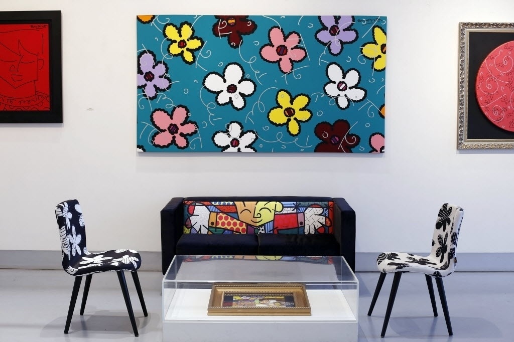 05.out.2013 - Sala da galeria Britto, na Rua Oscar Freire, em São Paulo, do artista plástico Romero Britto - Wanezza Soares/UOL