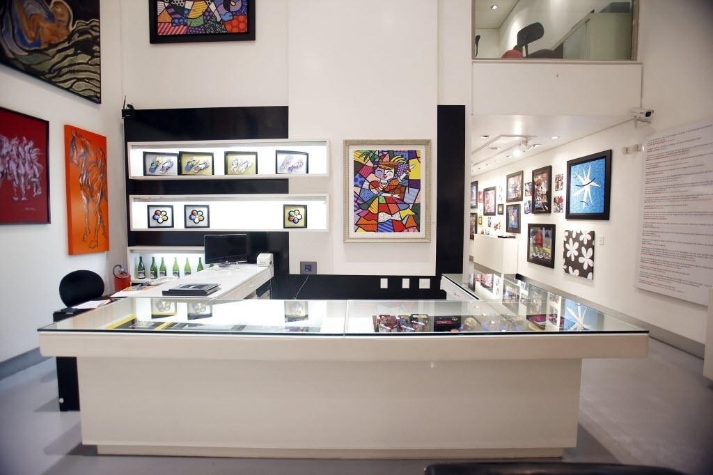 05.out.2013 - Sala da galeria Britto, na Rua Oscar Freire, em São Paulo, do artista plástico Romero Britto - Wanezza Soares/UOL