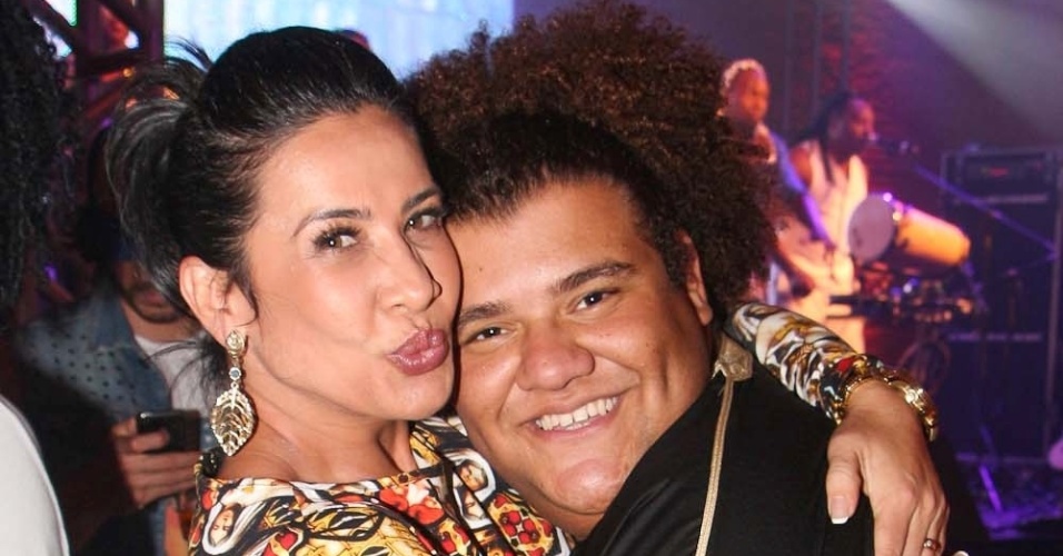 05.out.2013 - Scheila Carvalho e Gominho curtem festa de aniversário do empresário Paulinho Niyama em casa noturna de São Paulo