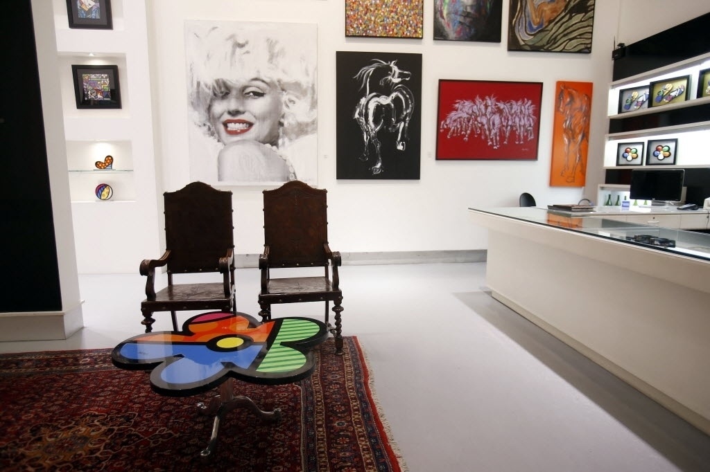 05.out.2013 - Sala da galeria Britto, na Rua Oscar Freire, em São Paulo, do artista plástico Romero Britto - Wanezza Soares/UOL