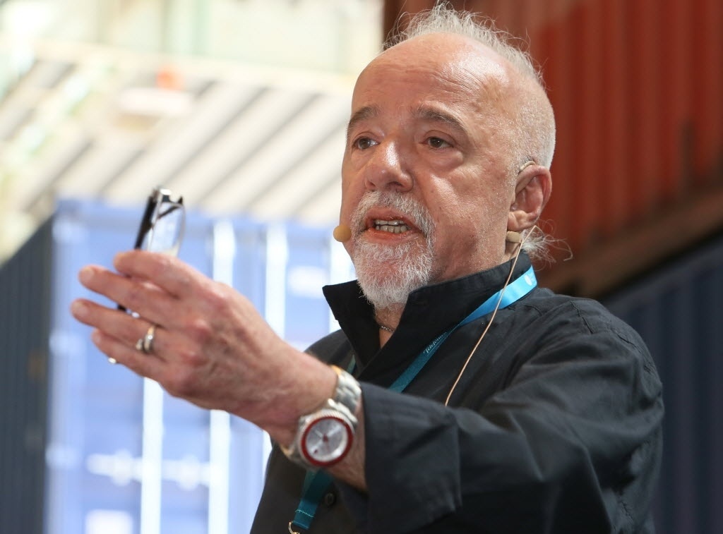 22.ago.2012 - O escritor Paulo Coelho durante palestra na Campus Party em Berlim - undefined