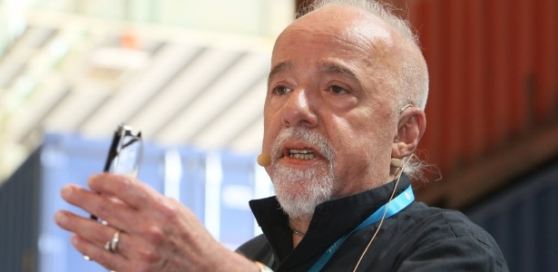 Paulo Coelho se revoltou com o governo do PT e informou que não prestigiará a Copa do Mundo no Brasil