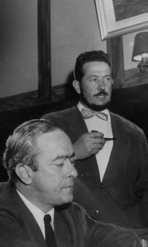 01.jul.1959 - O diretor Marcel Camus, o cantor e compositor VinÃ­cius de Moraes e o produtor Jacques Gibault, que trabalharam no filme 