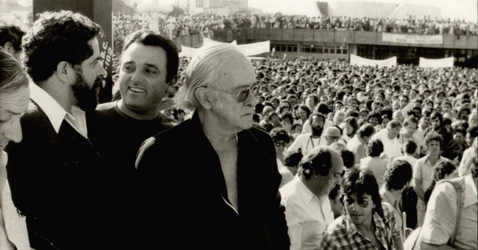 1.mai.1979 - O sindicalista Luiz Inácio Lula da Silva, acompanhado do compositor e poeta Vinícius de Moraes, na comemoração do Dia do Trabalho no paço Municipal, em São Bernardo 
