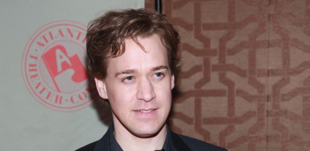 O ator T.R. Knight se casou com o namorado de três anos, Patrick