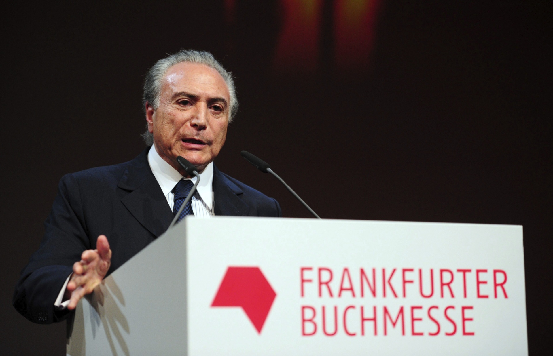 8.out.2013 - O vice-presidente brasileiro Michel Temer discursa durante a abertura da Feira do Livro de Frankfurt. Este ano, o Brasil é o homenageado do evento, que vai até 13 de outubro - Daniel Reinhardt/EFE