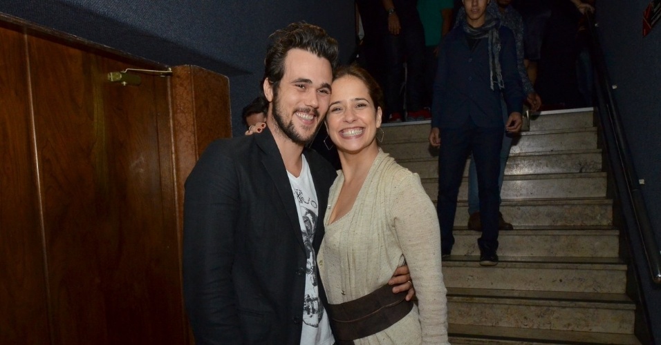 8.out.2013 - Paloma Duarte posa com o namorado, o ator Bruno Ferrari