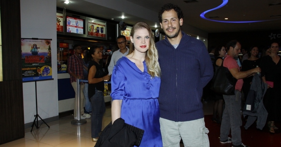 9.out.2013 - Carolinie Figueiredo e Guga Coelho vão ao Festival do Rio