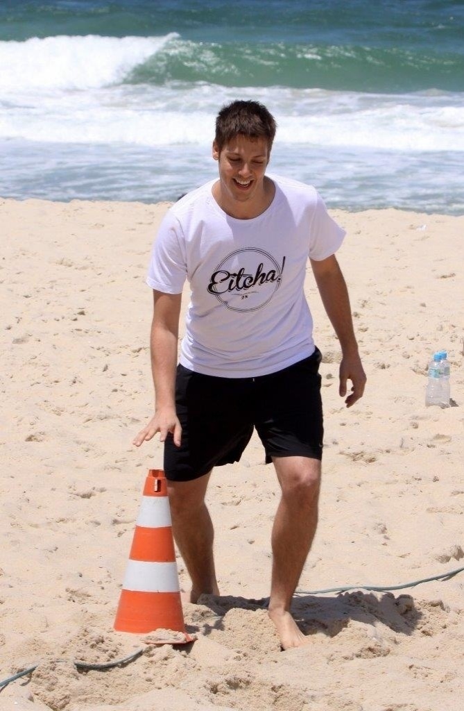 9.out.2013 - Fábio Porchat participou de um treino promovido pelo quadro "Medida Certa", do "Fantástico", na praia do Leblon, zona sul do Rio