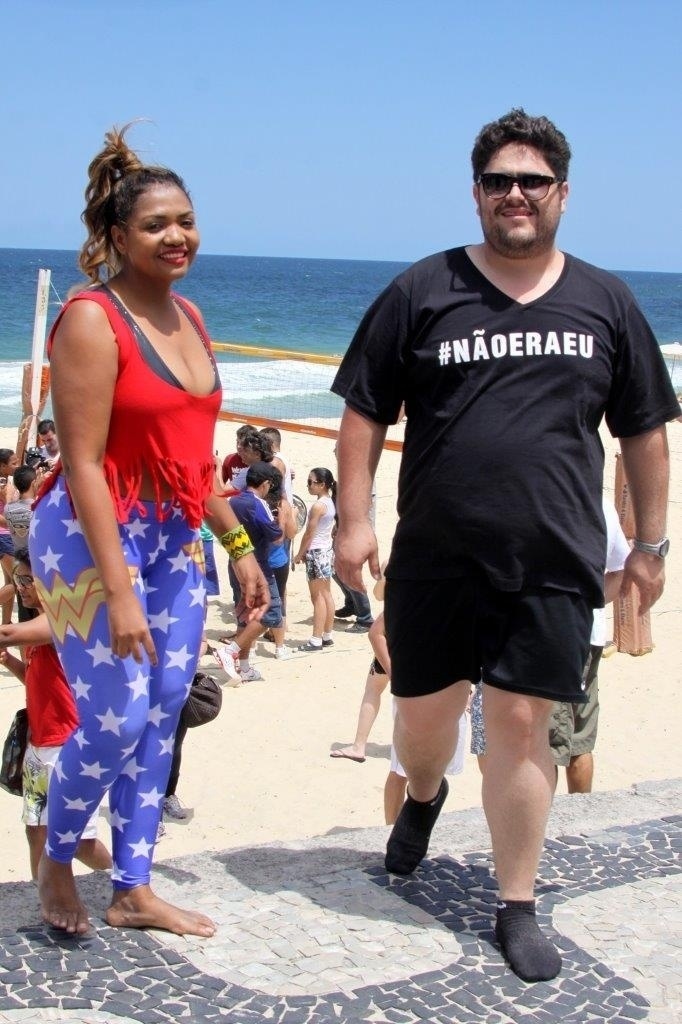 9.out.2013 - Gaby Amarantos e César Menotti participaram de um treino promovido pelo quadro "Medida Certa", do "Fantástico", na praia do Leblon, zona sul do Rio