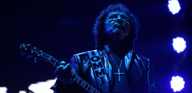 09.out.2013 - O guitarrista Tony Iommi, durante o show do Black Sabbath em Porto Alegre, em 2013 - Fábio Codevilla/Agência Cigana/Divulgação