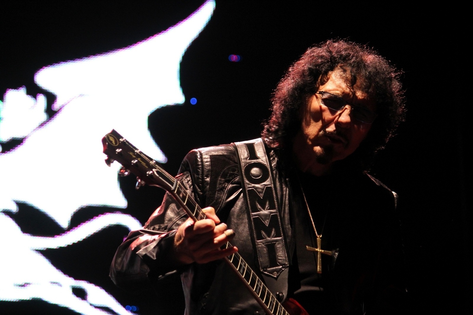 09.out.2013 - Black Sabbath em Porto Alegre (RS), onde o grupo faz o primeiro show no país. A turnê mundial "The Reunion Tour" reúne Ozzy Osbourne (vocal), Tony Iommi (guitarra) e Geezer Butler (baixo) no palco, juntos pela primeira vez no Brasil - Fábio Codevilla/Agência Cigana/Divulgação