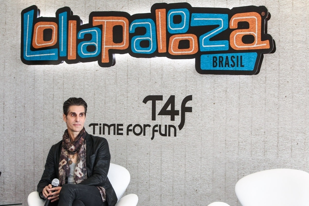 10.out.2013 - Perry Farrell, criador do festival Lollapalooza, durante coletiva de imprensa no autódromo de Interlagos, em São Paulo, que anunciou local e data da edição de 2014 do festival. - Manuela Scarpa/Foto Rio News