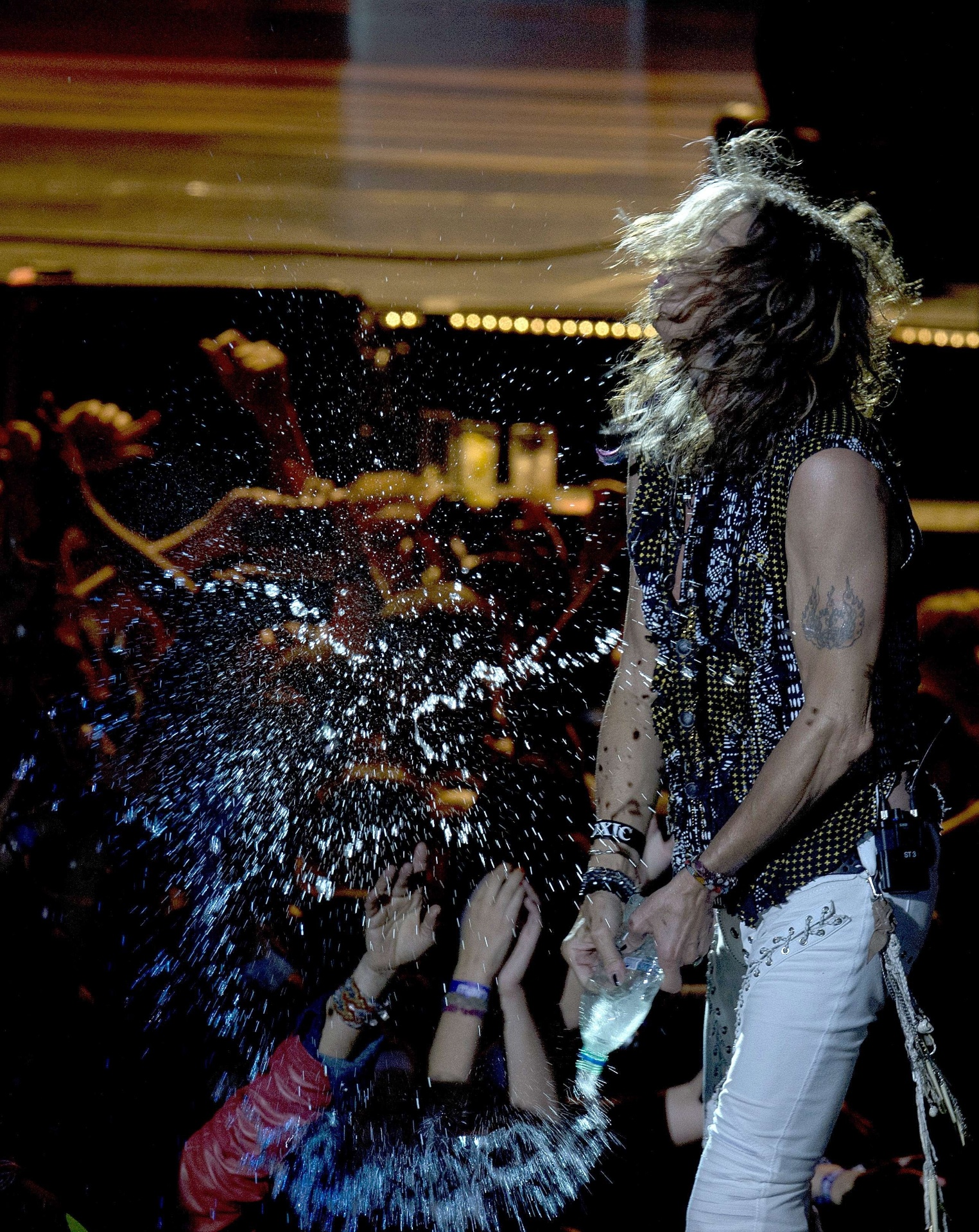 9.out.2013 - Aerosmith faz show em Montevidéu, no Uruguai. Depois de se encontrar com José Mujica e presenteá-lo com uma guitarra autografada, a banda teve a presença do presidente na plateia do show no estádio  Centenário9.out.2013 - Aerosmith faz show em Montevidéu, no Uruguai. Depois de se encontrar com José Mujica e presenteá-lo com uma guitarra autografada, a banda teve a presença do presidente na plateia do show no estádio  Centenário - Pablo Porciuncula/AFP