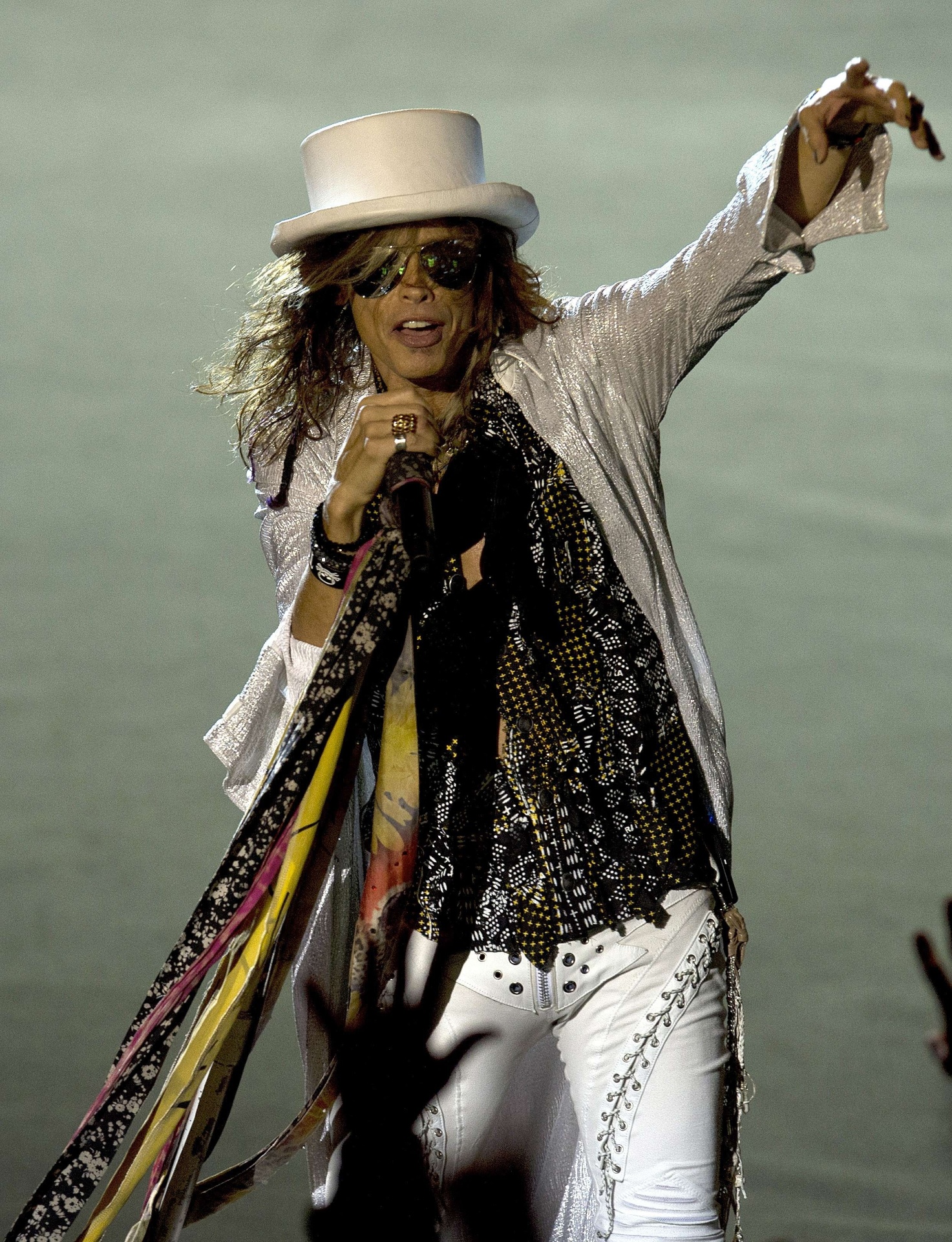 9.out.2013 - Aerosmith faz show em Montevidéu, no Uruguai. Depois de se encontrar com José Mujica e presenteá-lo com uma guitarra autografada, a banda teve a presença do presidente na plateia do show no estádio  Centenário - Pablo Porciuncula/AFP