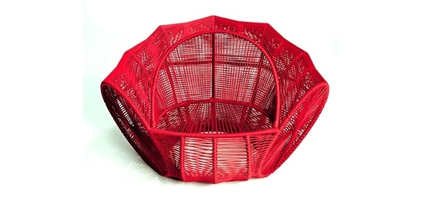 A poltrona Caçuá, criada pelo designer Sérgio J. Matos, foi inspirada nos cestos de vime usados no interior - Carolina Vasconcelos/Divulgação