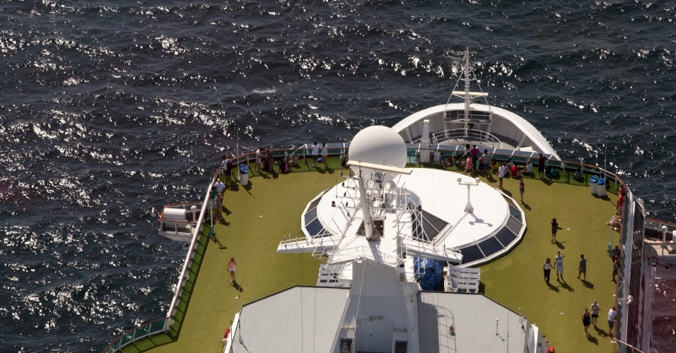 O navio Pullmantur Empress tem capacidade para 1.853 passageiros