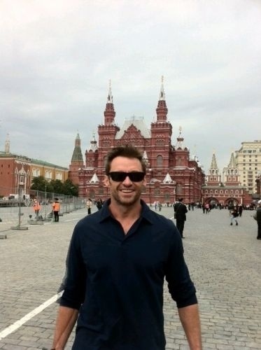 De férias em Moscou com a família, ator Hugh Jackman publica fotos de sua viagem no Twitter e exibe alguns pontos turísticos da cidade (8/9/11)