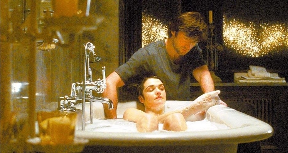 Rachel Weisz atua ao lado de Hugh Jackman no filme "Fonte da Vida". Por causa do filme, raspou todo o cabelo e os pêlos do peito (23/11/2006)