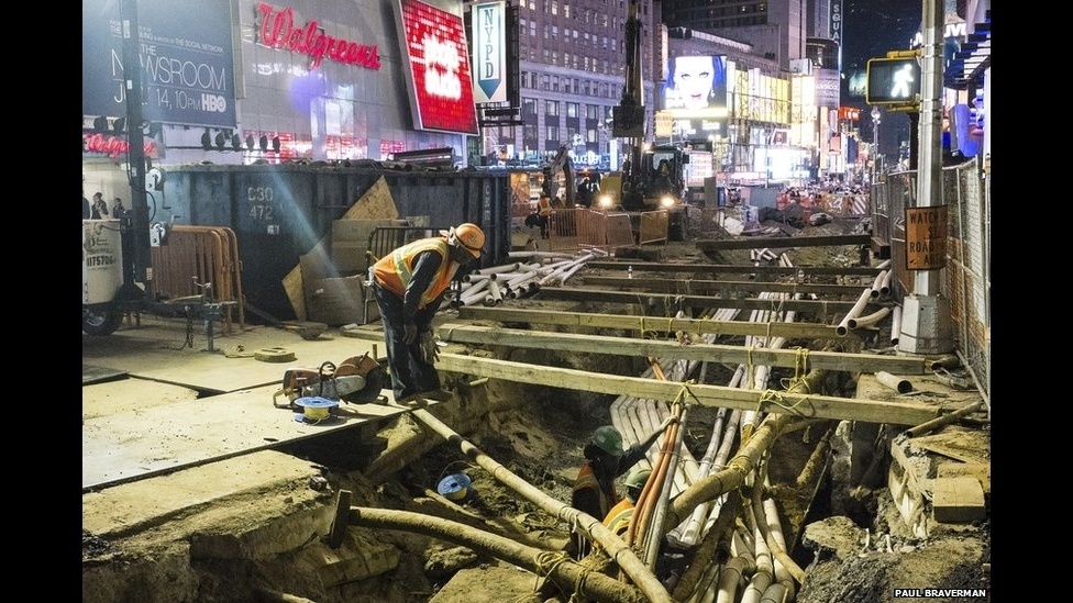 Nas primeiras horas da manhã, Paul Braverman fez esta foto na Times Square, em Nova York - Paul Braverman/BBC