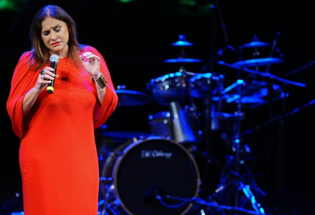 11.out.2013 -  Fafá de Belém se apresenta no Theatro da Paz, em Belém do Pará.  O show faz parte do projeto Varanda de Nazaré, que tem o objetivo de apresentar o potencial turístico e cultural do Círio de Nazaré - Francisco Cepeda/AgNews