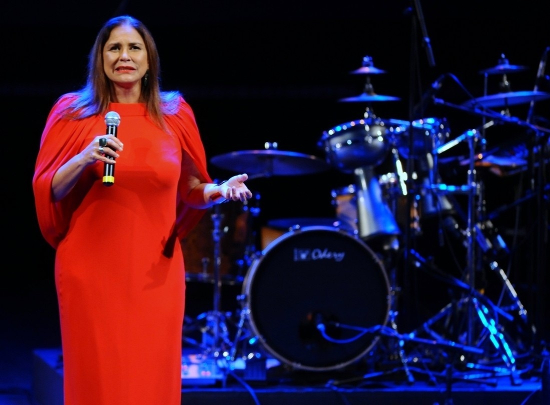 11.out.2013 -  Fafá de Belém se apresenta no Theatro da Paz, em Belém do Pará.  O show faz parte do projeto Varanda de Nazaré, que tem o objetivo de apresentar o potencial turístico e cultural do Círio de Nazaré - Francisco Cepeda/AgNews