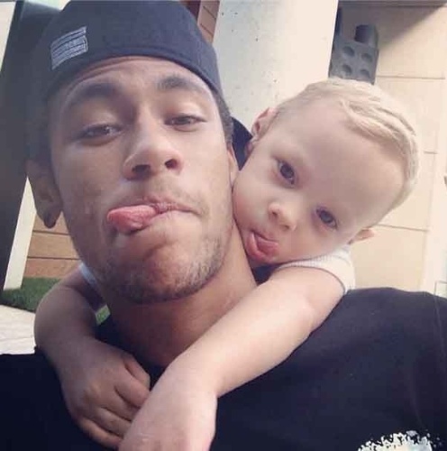 12.ou.2013 - No Dia das Crianças, Neymar posta foto com o filho, Davi Lucca, no Instagram