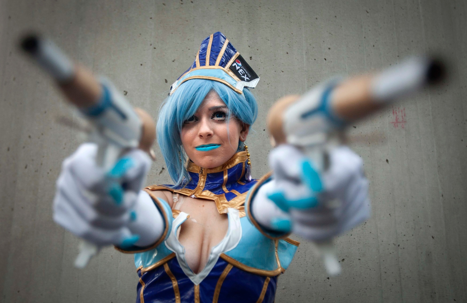 13.out.2013 - Megan Kennedy  se vestiu de Blue Rose para a Comic-Con NY 2013 - Reuters