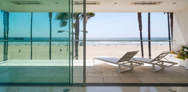 O casal Kamienowicz contratou o arquiteto Dan Brunn para projetar uma casa de praia em Venice. O projetista teve carta branca para desenvolver a morada e um orçamento generoso de US$ 8 milhões - Trevor Tondro/ The New York Times