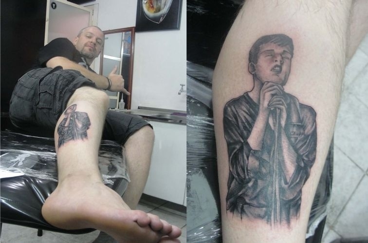 Marcelo Tequen, fã da banda Joy Division, tatuou na perna o vocalista Ian Curtis, que morreu no dia 18 de maio de 1980. "Sou fã da banda Joy Division há muito tempo e resolvi fazer uma homenagem com uma foto bastante famosa e expressiva do cantor", disse o fã sobre a tatuagem.