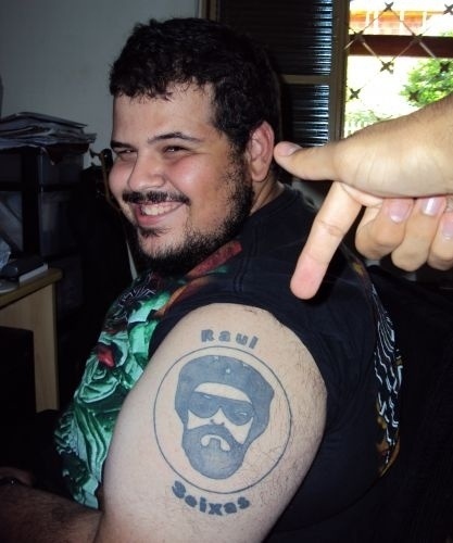 O fã Wagner Garcia Trigo tatuou no braço o rosto do cantor Raul Seixas, que morreu no dia 21 de agosto de 1989. "Raul Seixas fez parte da minha adolescência por isso resolvi homenageá-lo", disse o fã.