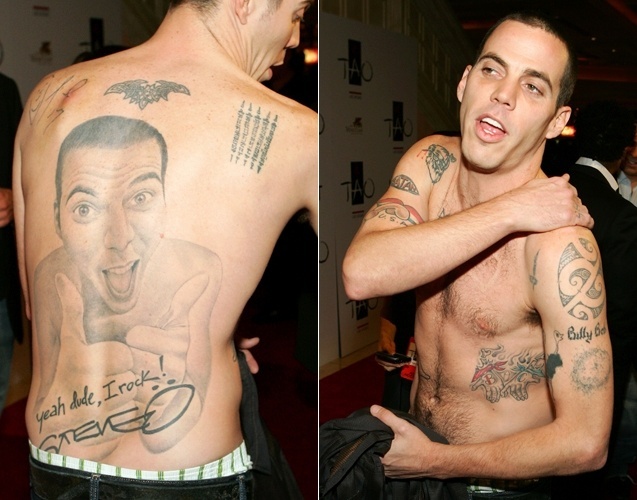 Steve-O, integrante do programa "Jackass", exibe a tatuagem que tem de si mesmo nas costas, ao chegar a clube noturno no Venetian Resort Hotel Casino, em Las Vegas (30/9/2006).