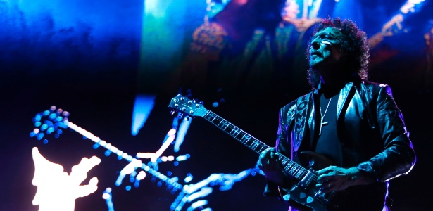 15.out.2013 - O guitarrista Tony Iommi, durante o show que o Black Sabbath realizou em Belo Horizonte, na turnê do disco "13"  - Marcus Desimoni/UOL