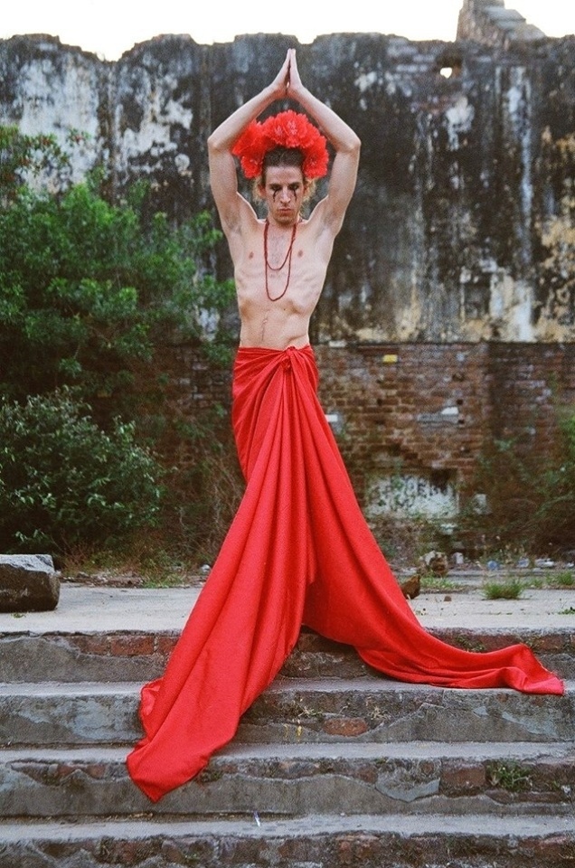 Rodrigo Garcia vive Paulete, um dos dançarinos do Chão de Estrelas, em "Tatuagem" - Flávio Gusmão/Reprodução