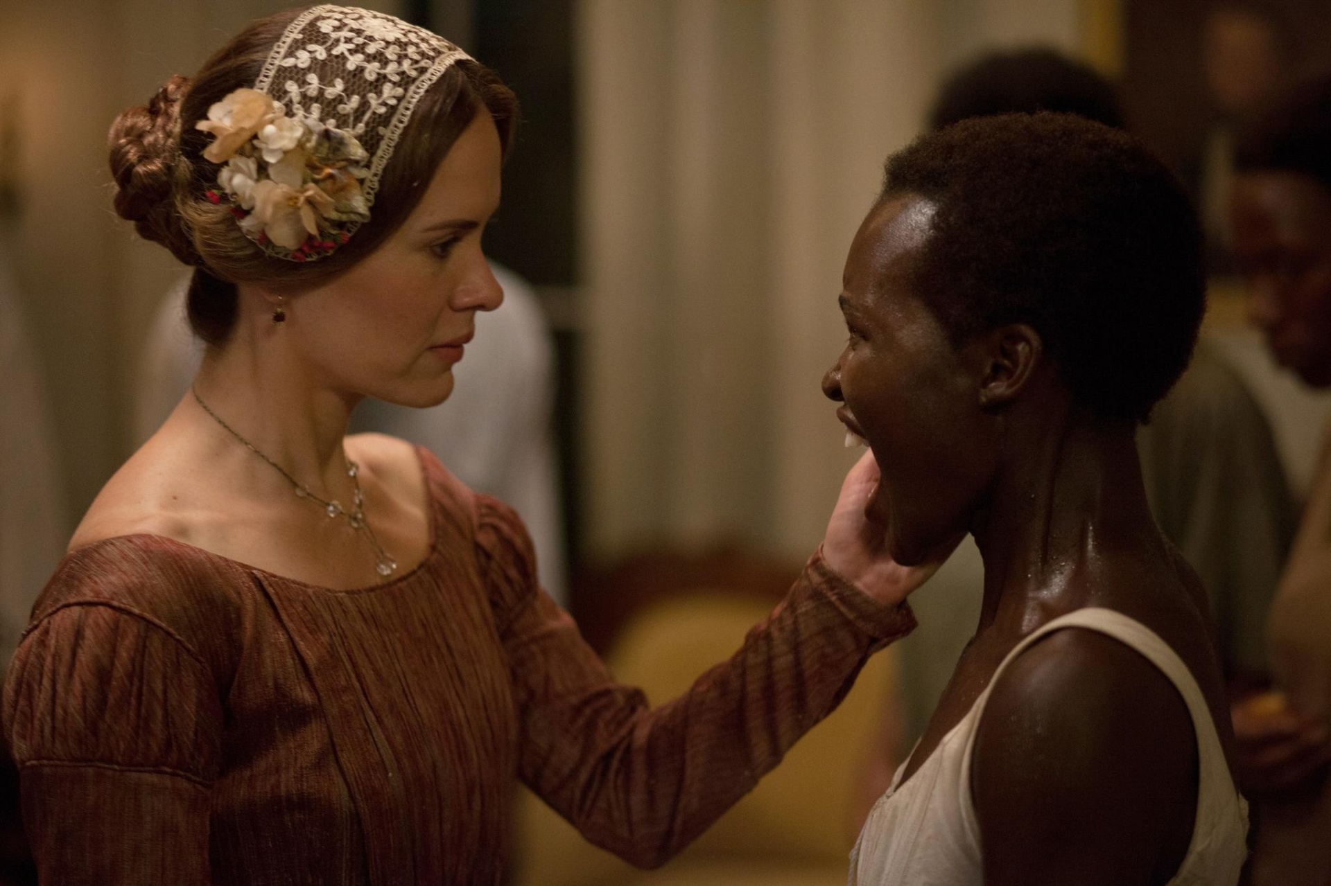 "12 Years a Slave", de Steve McQueen, é baseado nas memórias -- lançadas em 1853 -- de um negro livre que é vendido como escravo. O longo foi eleito o melhor filme do Festival de Toronto e é um dos favoritos na corrida pelo Oscar - Divulgação/Fox Pictures