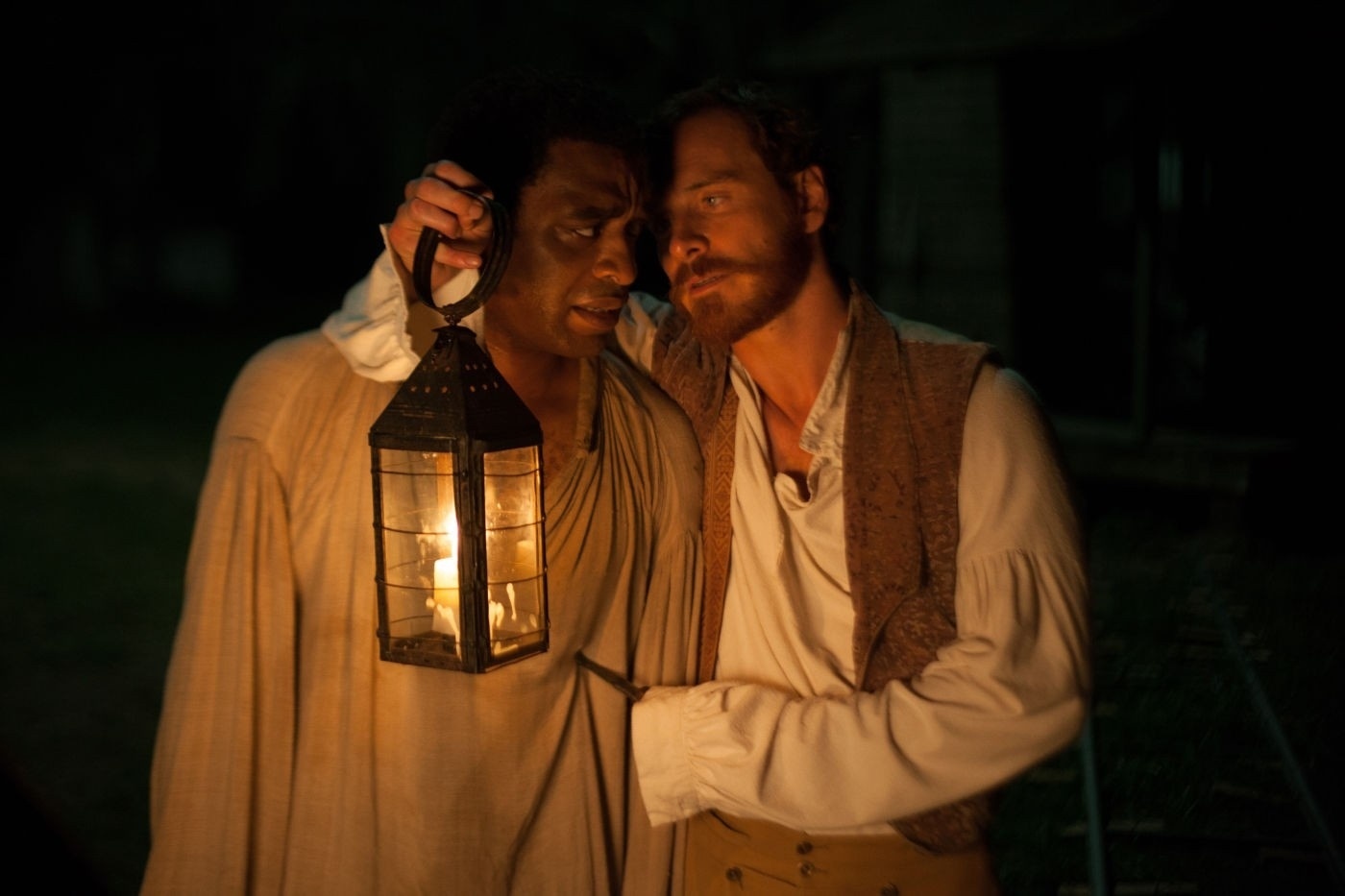 "12 Years a Slave", de Steve McQueen, é baseado nas memórias -- lançadas em 1853 -- de um negro livre que é vendido como escravo. O longo foi eleito o melhor filme do Festival de Toronto e é um dos favoritos na corrida pelo Oscar - Divulgação/Fox Pictures